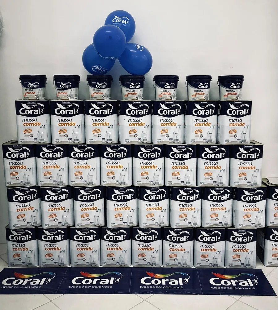 Exposição de massa corrida Coral na loja Jhow Mais